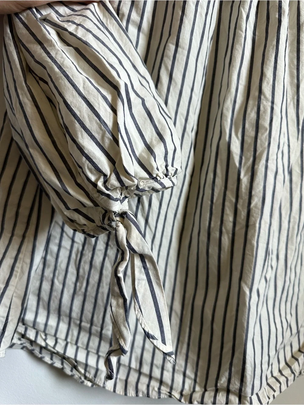 Kensie Off Shoulder Striped Blouse White Blue Tie Sleeve Women’s L 100% cotton - Picture 4 of 9
